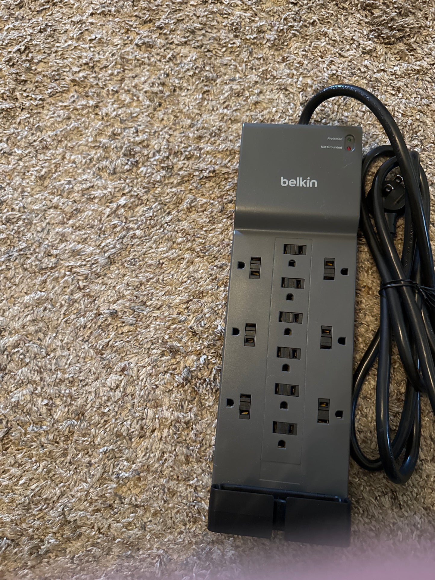 Belkin heavy duty 12 outlet power strip/surge protector with widely spaced outlets, 3,940 joules of surge protection, and cable management system