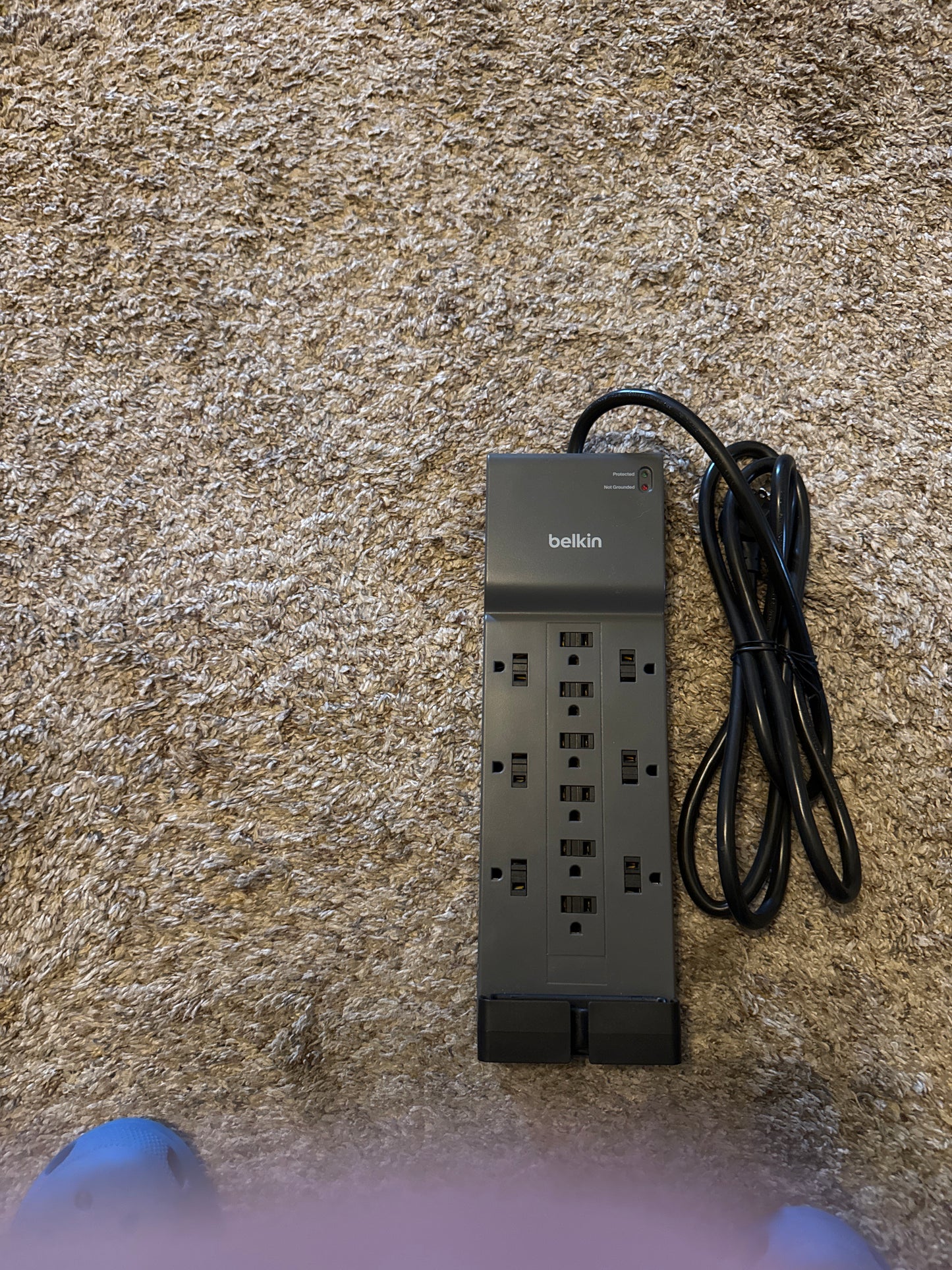 Belkin heavy duty 12 outlet power strip/surge protector with widely spaced outlets, 3,940 joules of surge protection, and cable management system